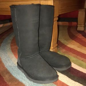 Size 9 medium black UGG boots